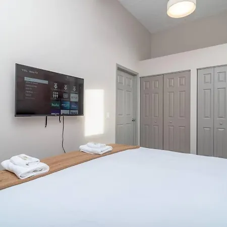 Bright 2br With Gym And Optional Parking Near Soldier Field, Museum Campus, Mccormick Place