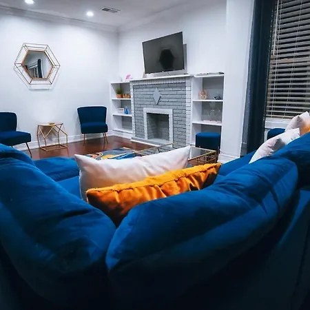 The Blue Golden Luxury Modern 3- Bedroom In Apartment