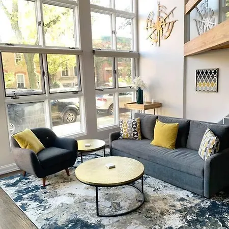 Lincoln Park Light-filled Loft Apartment Chicago