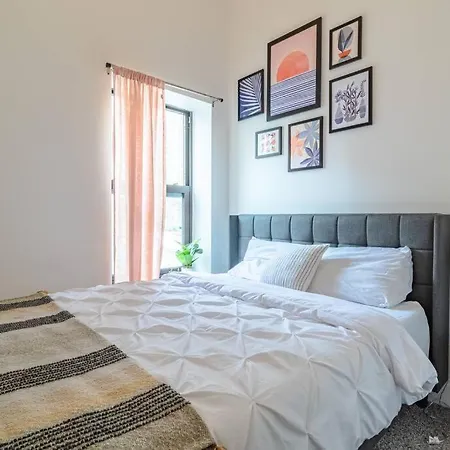 Apartment Views And Convenient 3br For Group Of 8 Guests Near Mccormick, Shedd Aquarium, Museum Campus & Navy Pier