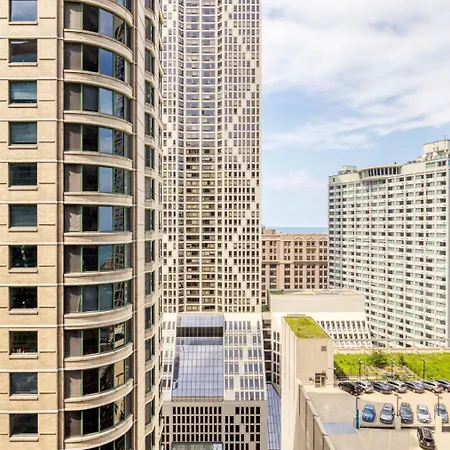 Streeterville W Gym Pool Nr Navy Pier Chi-445 Chicago