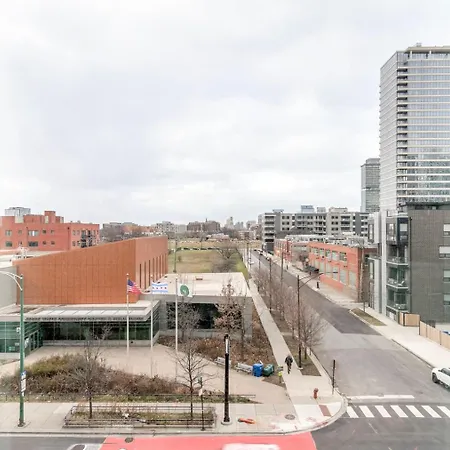 River North 1br W Pool Gym Nr Riverwalk L Chi-1030