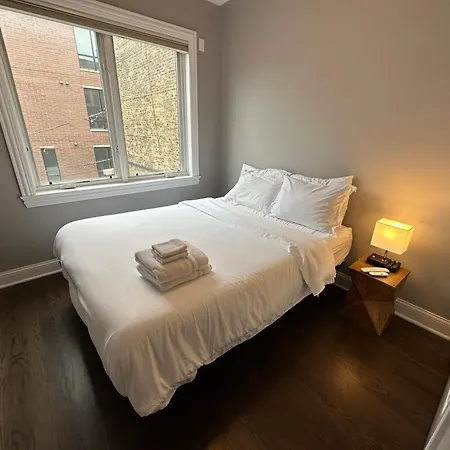 Wrigley Penthouse With Private Roof Deck And Parking