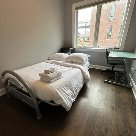 Wrigley Penthouse With Private Roof Deck And Parking