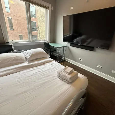 Wrigley Penthouse With Private Roof Deck And Parking Holiday home