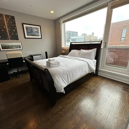 Wrigley Penthouse With Private Roof Deck And Parking Holiday home