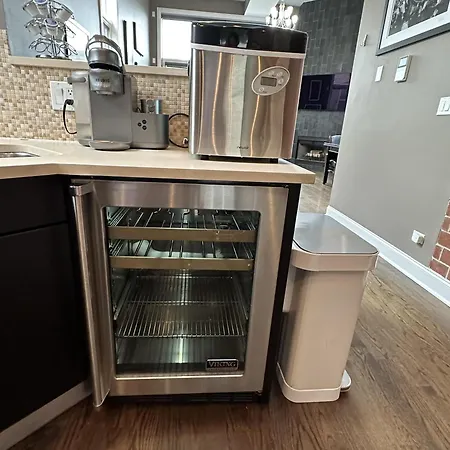 Wrigley Penthouse With Private Roof Deck And Parking Holiday home Chicago