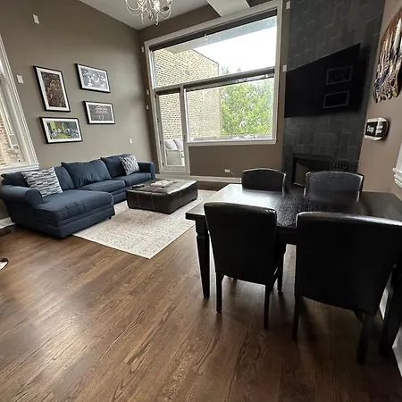 Wrigley Penthouse With Private Roof Deck And Parking Holiday home *