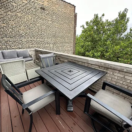 Wrigley Penthouse With Private Roof Deck And Parking Holiday home Chicago