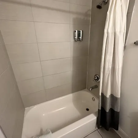 West Town Hideaway Sleeps 18 With Parking! Holiday home *