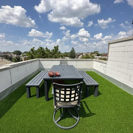 Wrigley Penthouse With Private Roof Deck And Parking Chicago