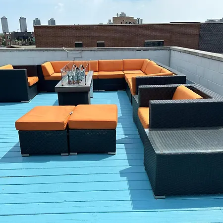 Wrigley Penthouse With Private Roof Deck And Parking Holiday home