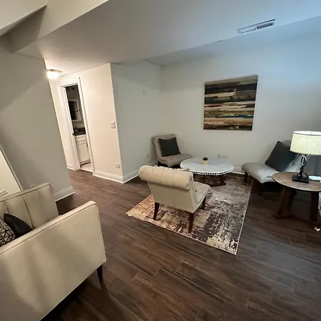 West Town Hideaway Sleeps 18 With Parking! Holiday home