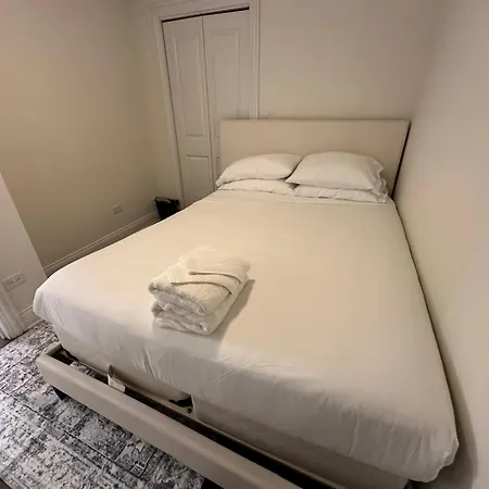 Holiday home West Town Hideaway Sleeps 18 With Parking!