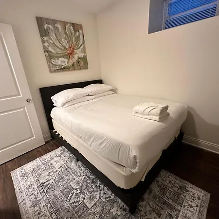 Holiday home West Town Hideaway Sleeps 18 With Parking! *