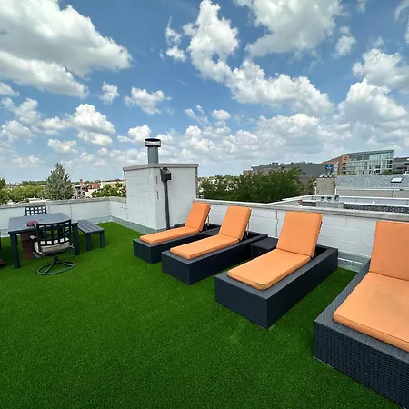 Wrigley Penthouse With Private Roof Deck And Parking * Chicago