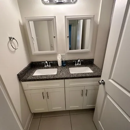 Holiday home West Town Hideaway Sleeps 18 With Parking! *