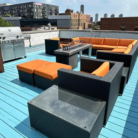 Wrigley Penthouse With Private Roof Deck And Parking Holiday home Chicago