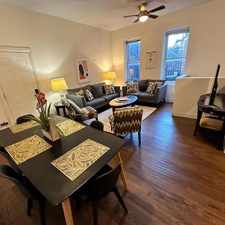 West Town Hideaway Sleeps 18 With Parking! Holiday home