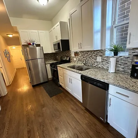 West Town Hideaway Sleeps 18 With Parking! Holiday home *