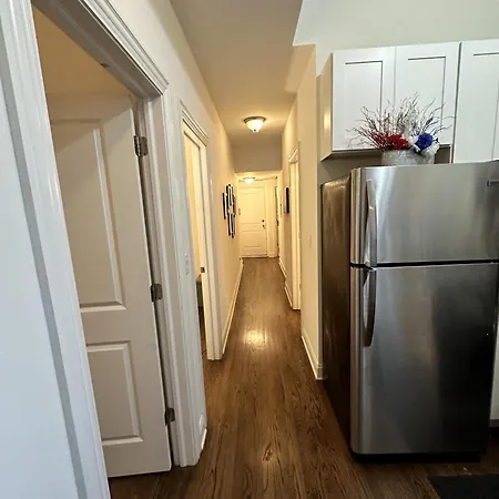 West Town Hideaway Sleeps 18 With Parking! * Chicago