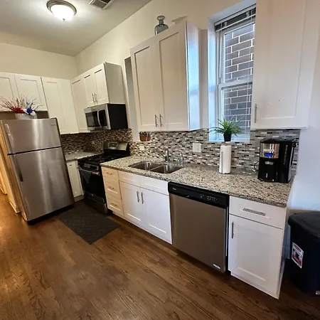 Holiday home West Town Hideaway Sleeps 18 With Parking!