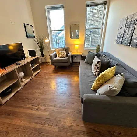 West Town Hideaway Sleeps 18 With Parking! Holiday home