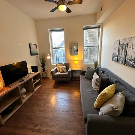Holiday home West Town Hideaway Sleeps 18 With Parking! Chicago