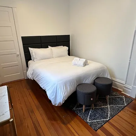 Vintage-modern Hideaway In Logan Square