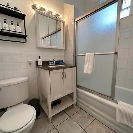 Vintage-modern Hideaway In Logan Square Holiday home Chicago