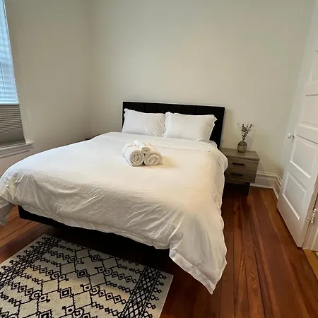 Vintage-modern Hideaway In Logan Square