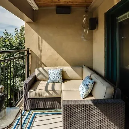 Upscale Penthouse Private Balcony Chicago