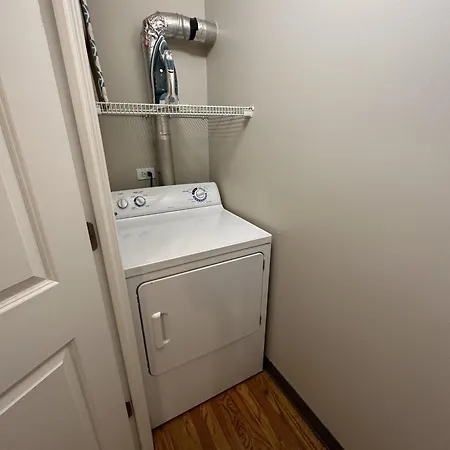 Trendy Wicker Park Loft With Parking *