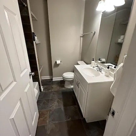 Trendy Wicker Park Loft With Parking Holiday home *