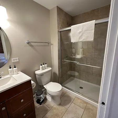 Trendy Wicker Park Loft With Parking