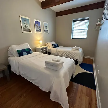 Trendy Wicker Park Loft With Parking Holiday home Chicago