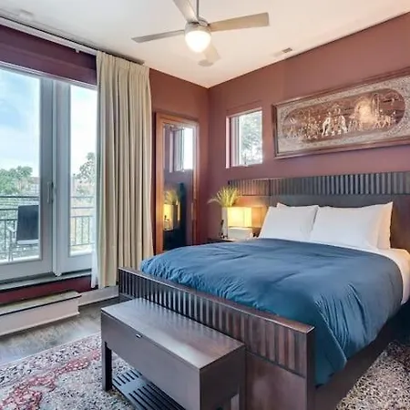 Upscale Penthouse Private Balcony Holiday home *