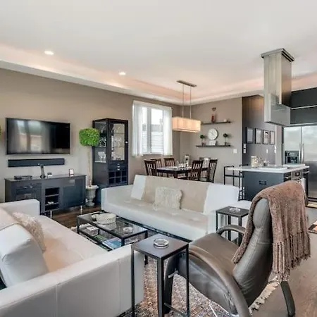 Upscale Penthouse Private Balcony * Chicago