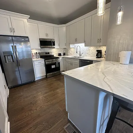 South Shore Retreat 5 Bedrooms & Entertainment Holiday home Chicago