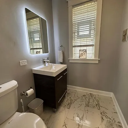 South Shore Retreat 5 Bedrooms & Entertainment Holiday home Chicago