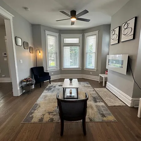 South Shore Retreat 5 Bedrooms & Entertainment Holiday home Chicago