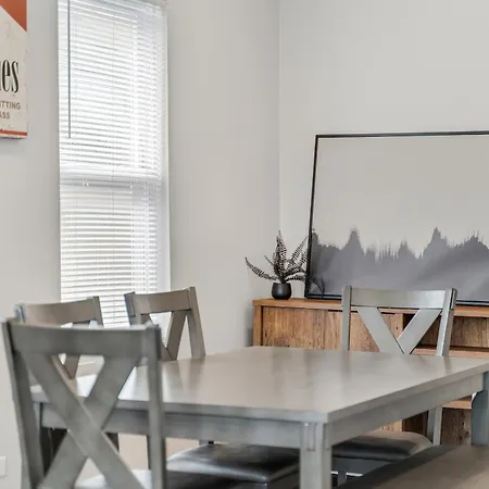 Holiday home Spacious Hideaway Minutes From Downtown With Parking Chicago