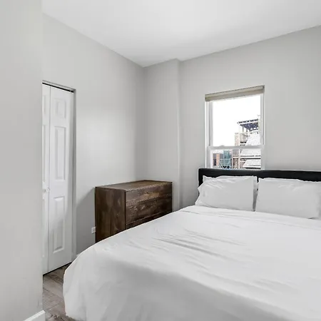 Spacious Hideaway Minutes From Downtown With Parking Holiday home *