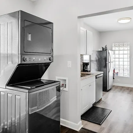 Spacious Hideaway Minutes From Downtown With Parking