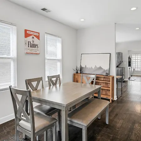 Spacious Hideaway Minutes From Downtown With Parking *