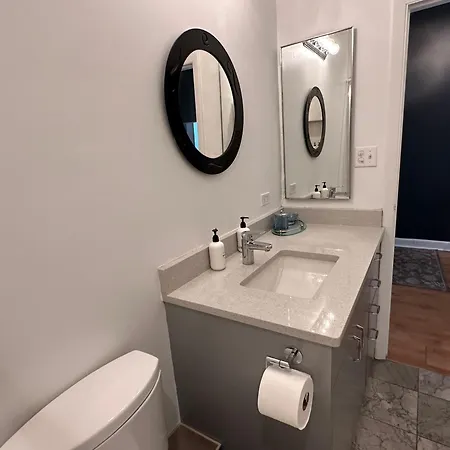River North Hideaway With Amazing Views And Parking * Chicago