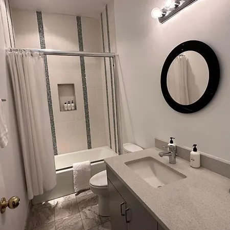 River North Hideaway With Amazing Views And Parking