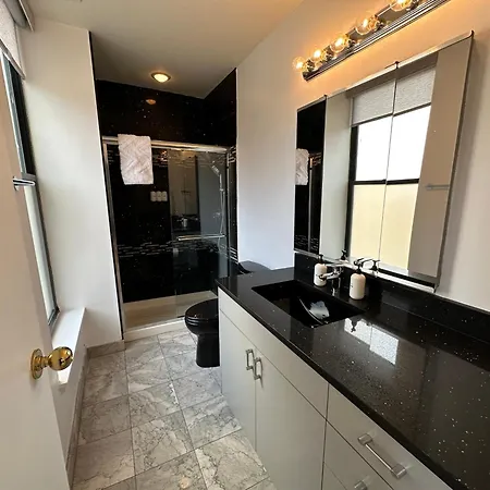 River North Hideaway With Amazing Views And Parking * Chicago