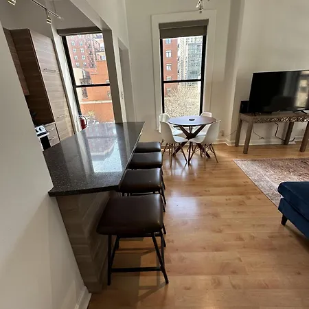 River North Hideaway With Amazing Views And Parking * Chicago
