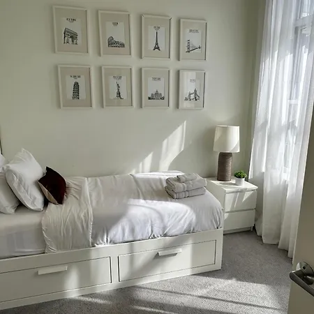 Holiday home Old Town Pied-a-terre With Private Terrace And Parking! Chicago